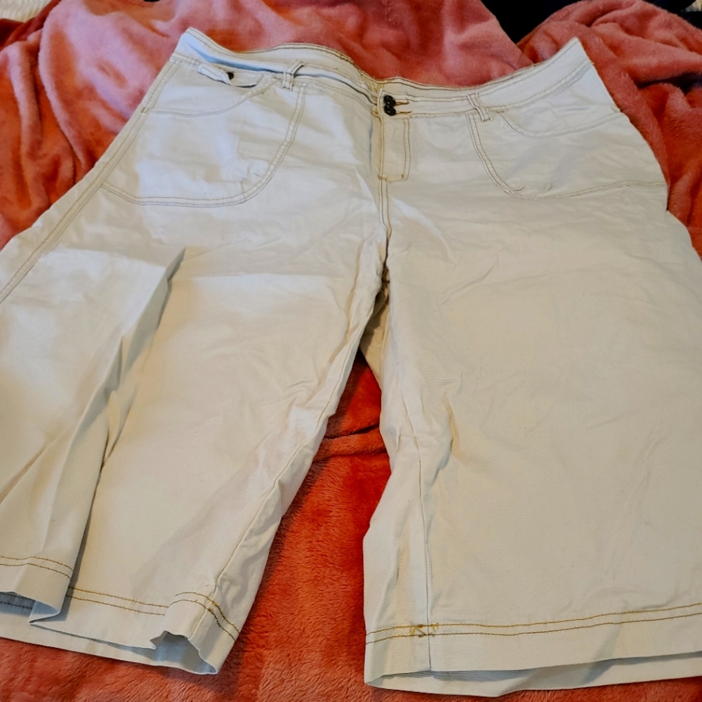 Khaki Jean gouchos